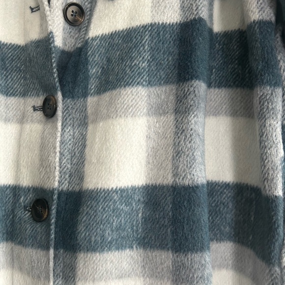 Shacket - Picture 2 of 3